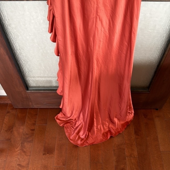 V-NECK SPAGHETTI STRAP SATIN GOWN size 10 - Picture 8 of 10